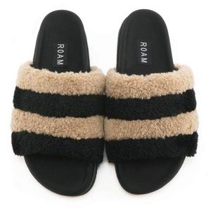 ROAM Fuzzy Prism Slides in Beige/ Black